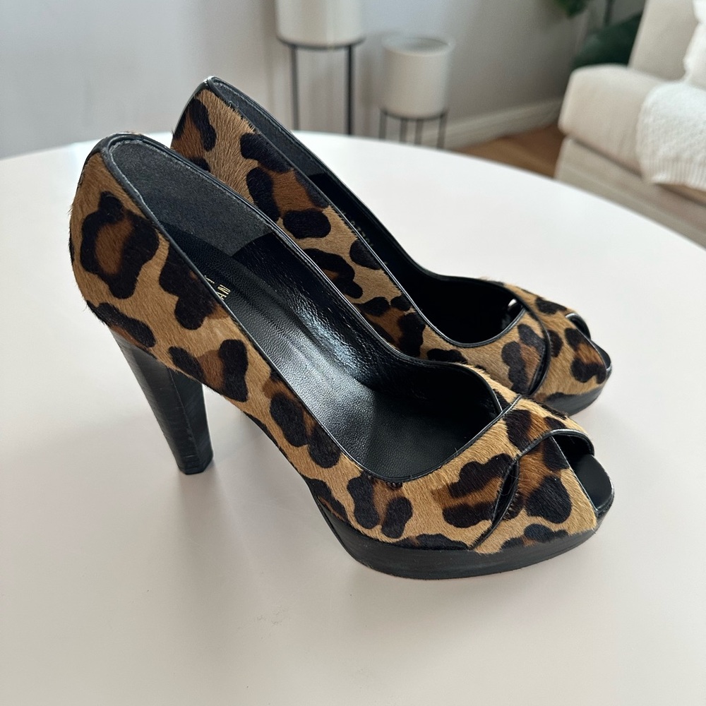 Stuart Weitzman leopard open toe high heels / pumps - size 6